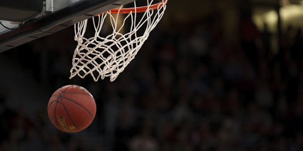 NBA季后赛湖人队与勇士队关键数据对比图表